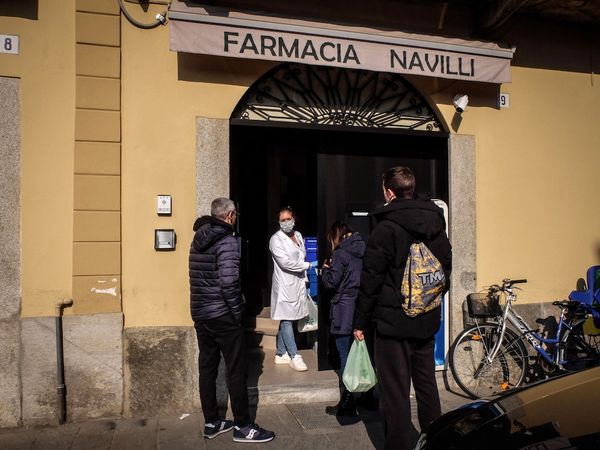Италия стала лидером Европы по числу инфицированных коронавирусом