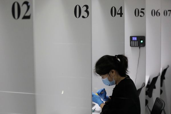 За сутки в Китае от коронавируса умерло 47 человек
