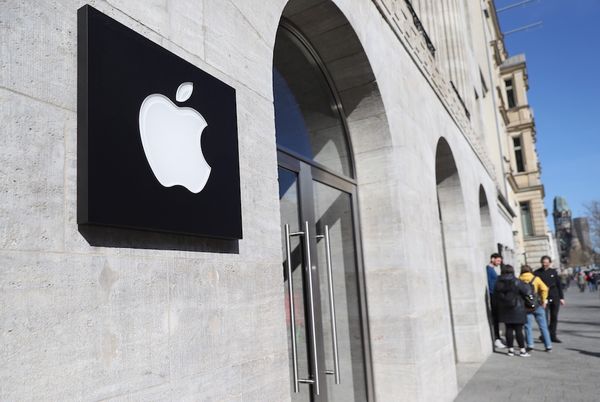 Глава Apple объявил о временном закрытии всех магазинов за пределами Китая