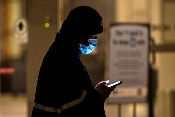 Нарушившие карантин россияне будут получать на телефон SMS-предупреждения