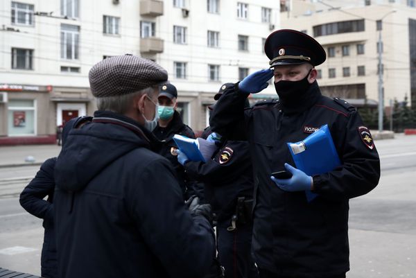 Москвичей предупредили о риске "насобирать" несколько штрафов за одну прогулку