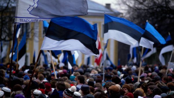 Прибалты готовятся к войне на стороне НАТО. Как Эстония обрабатывает население, переписывая историю