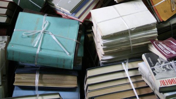 На Украине собрались "вычищать библиотеки" от советских книг
