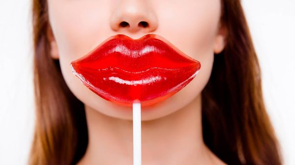 Как улучшить форму губ с помощью инъекций гиалуроновой кислоты?