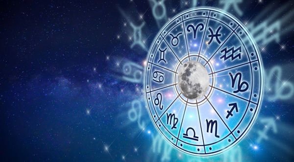 Астролог рассказал Лайфу, каким знакам зодиака особенно стоит опасаться коронавируса
