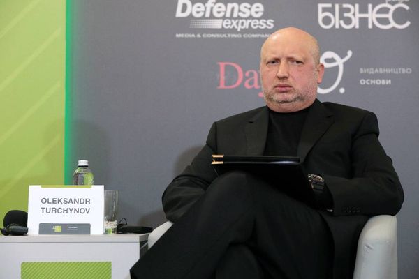 Турчинов пожаловался, что Киев не хочет покупать "ракетный щит", который он создал