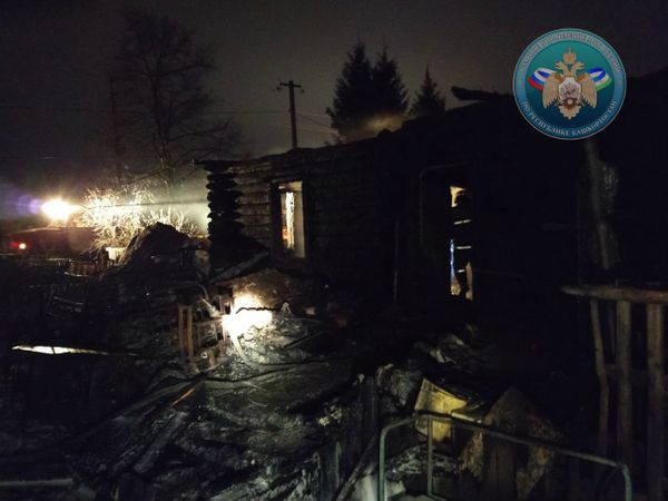 При пожаре в доме под Уфой погибли три человека