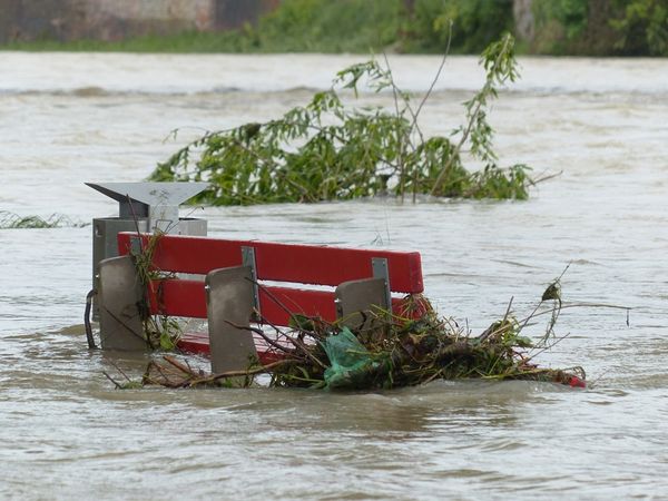 Трое детей и трое взрослых погибли при наводнении в штате Индиана