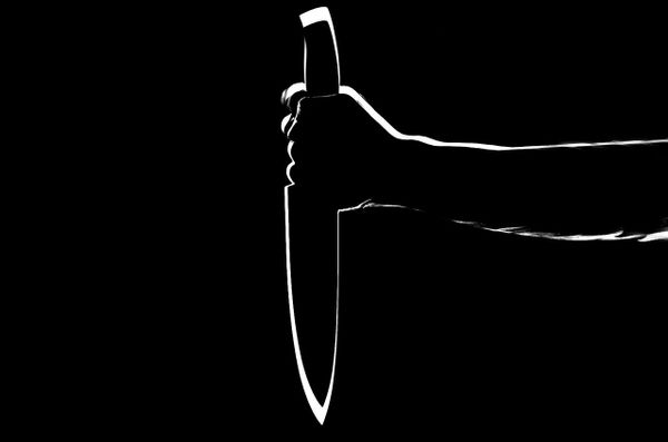 Напал с ножом на маленькую сестру. В Петербурге школьник попытался жестоко расправиться с семьёй