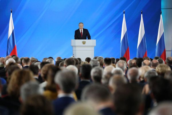 Путин назвал высшим приоритетом сбережение и приумножение народа России
