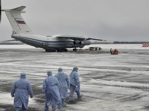 Первый самолёт с эвакуированными из Китая россиянами прибыл в Тюмень