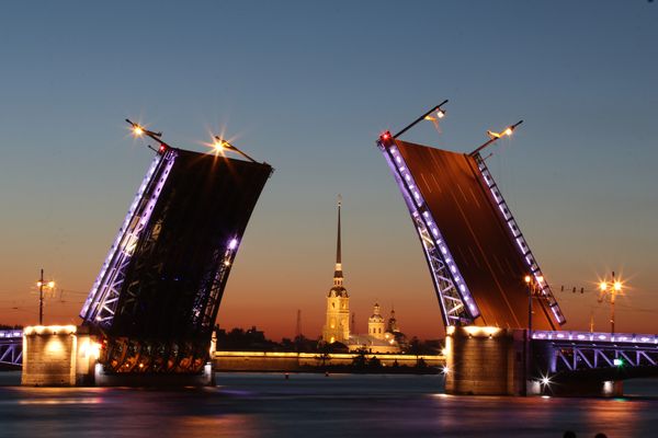 Электронные визы увеличили поток туристов в Петербург