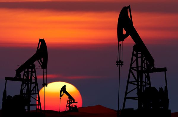 Добычу нефти сократят. Что это значит для курса рубля и российской экономики