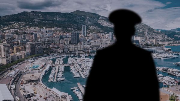 Полковник-миллиардер из МВД успел сбежать в Монако, когда Захарченко и Черкалин сели