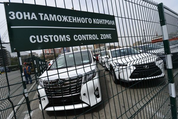 Радиоактивный автомобиль из Японии задержали в порту Владивостока