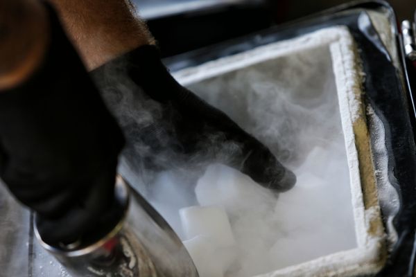 "Почувствовать нельзя было". Химик объяснил, почему сухой лёд убил трёх человек на вечеринке