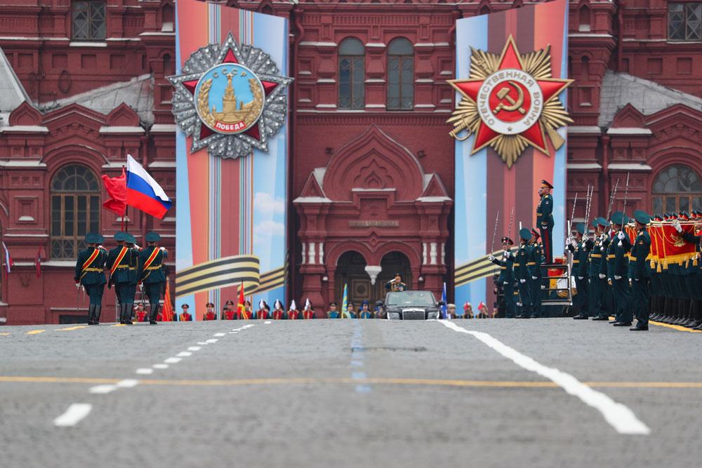 Москва пока не приглашала Зеленского на Парад Победы