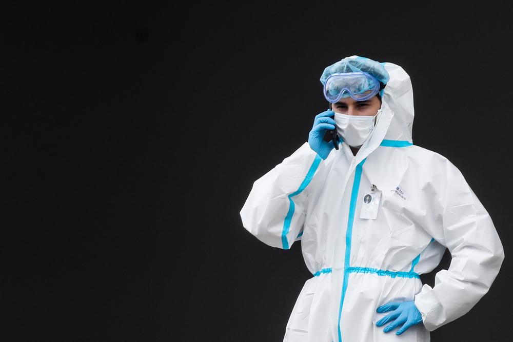 В Германии сотрудника МВД отстранили от должности за статью о коронавирусе