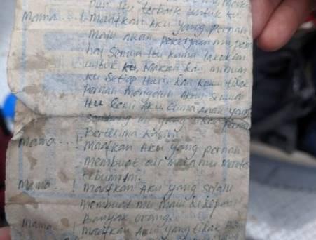 "Мама, прости". Студентка нашла в океане бутылку с трогательным письмом, которому уже 16 лет