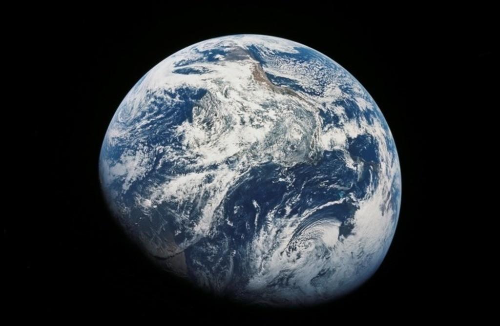 Пролетающий мимо Земли потенциально опасный астероид сняли на фото