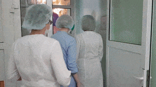 В Тюмени выписали из больницы студентку, переболевшую коронавирусом — видео