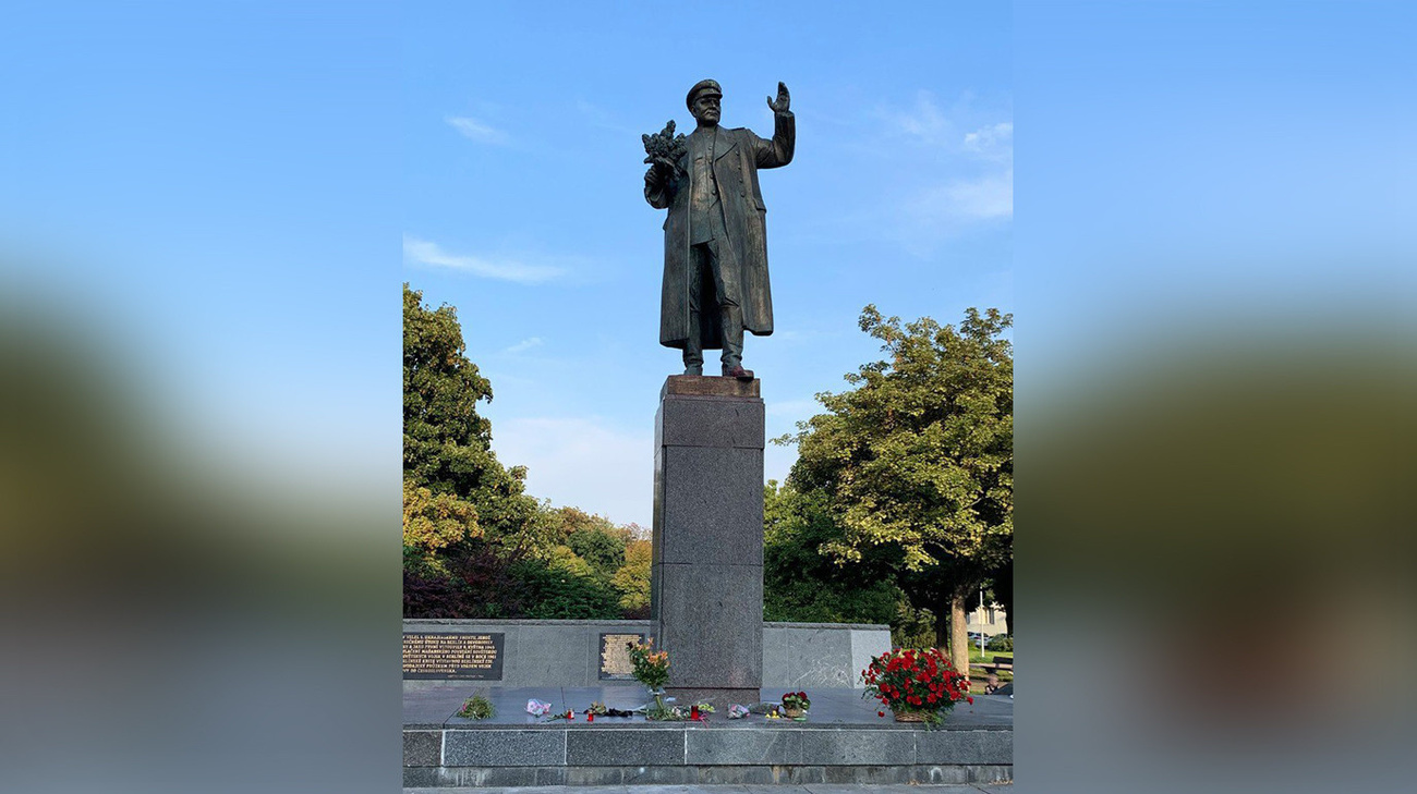 Памятник маршалу И.С. Коневу в Праге. Фото © Facebook / Посольство России в Чехии
