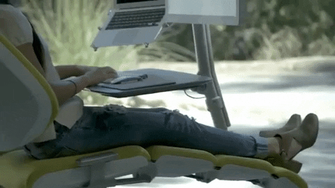Работа — не бей лежачего. В США изобрели необычное офисное кресло — видео