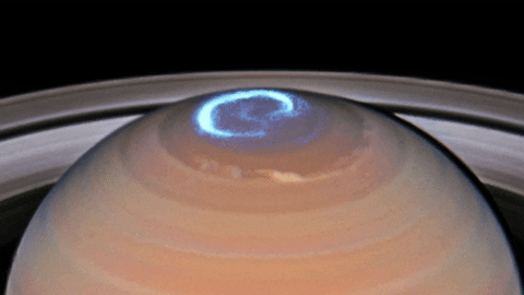 Красивый финал. "Кассини" успел заснять полярные сияния на Сатурне перед тем, как сгорел — фото
