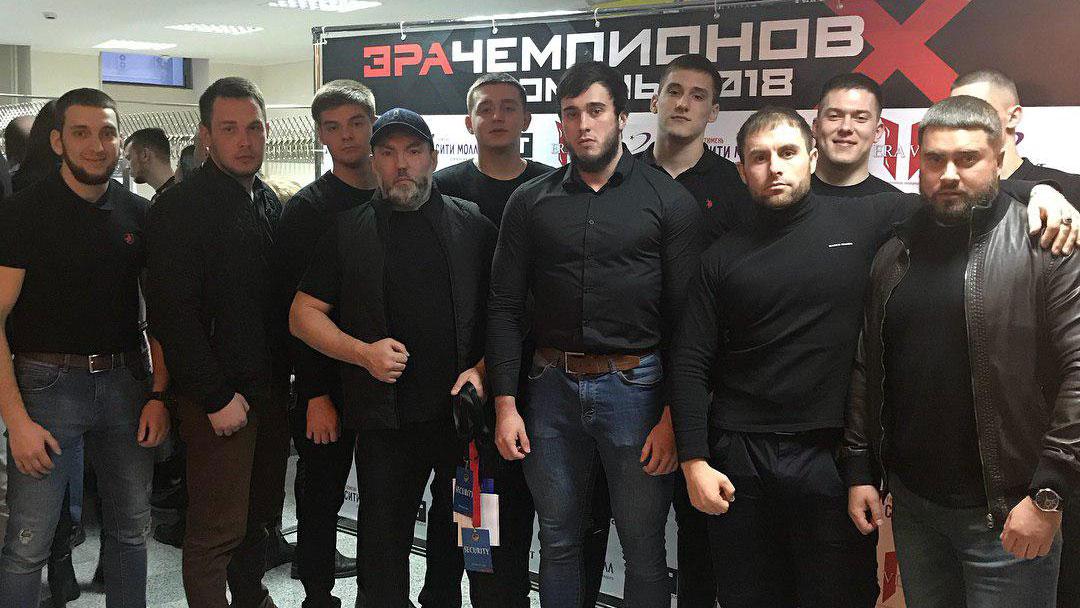 Денис Татарин Девкин и его орлы. Фото © Instagram / tatarin.denis