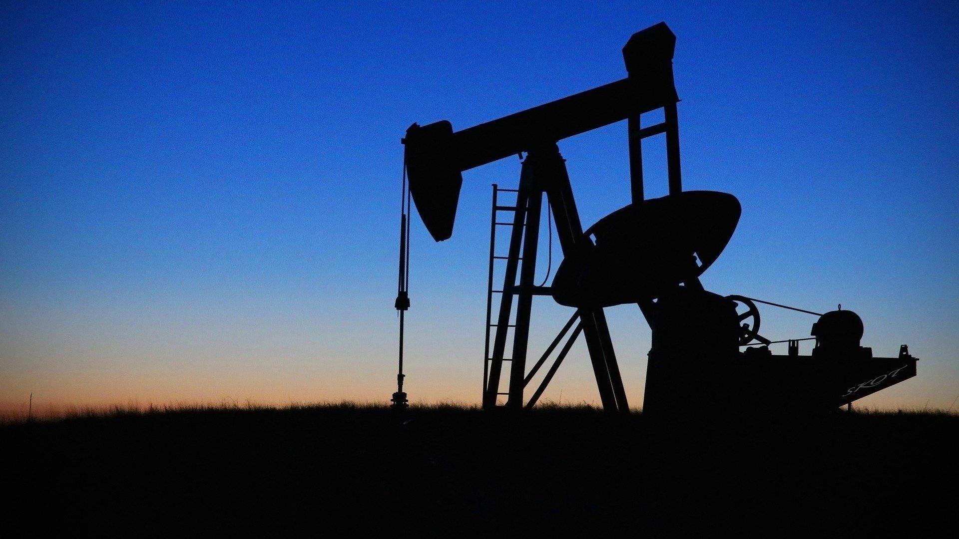 Новак заявил, что российские компании готовы к сокращению добычи нефти