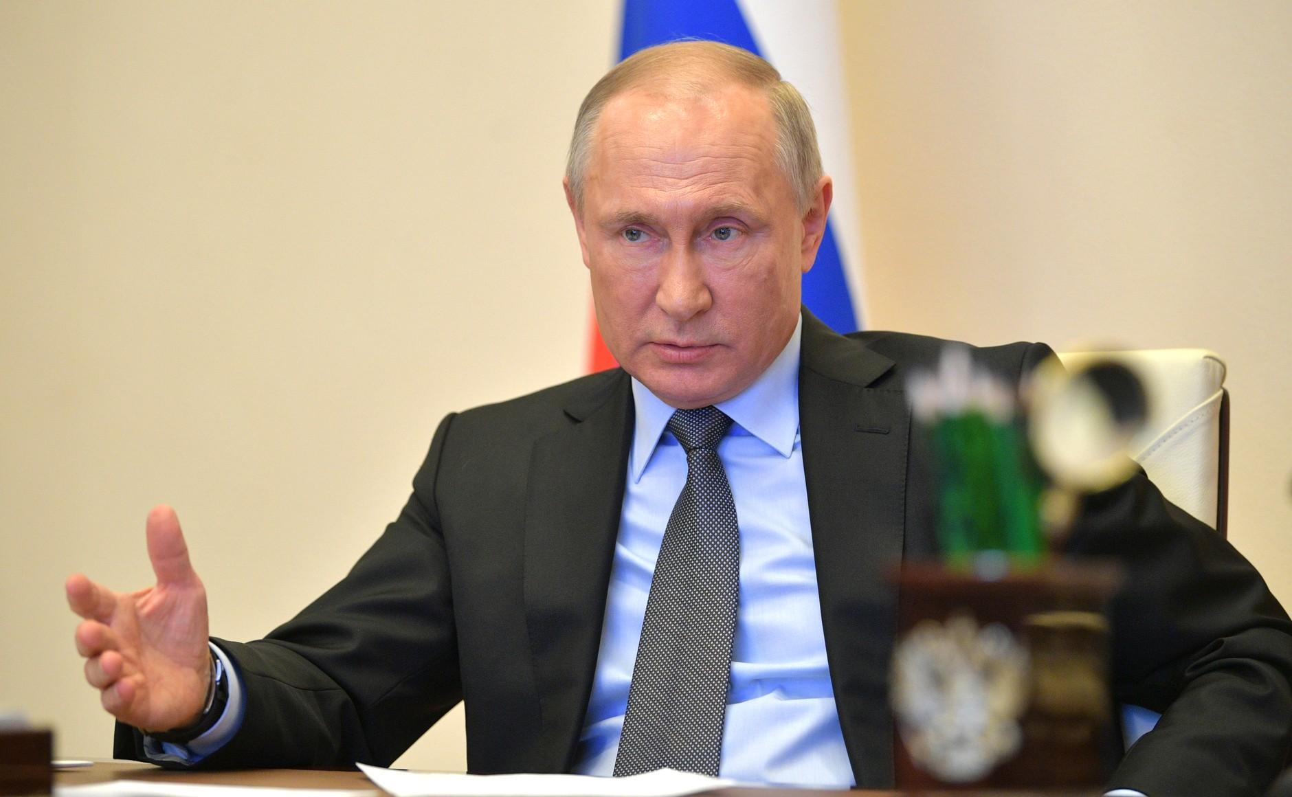 Путин поддержал идею первоочередного обеспечения врачей вакциной от CoViD-19