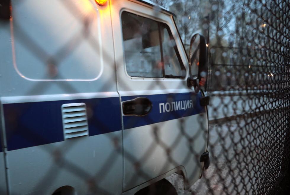 Сотрудник полиции ранил несовершеннолетнюю девушку в такси под Ростовом 