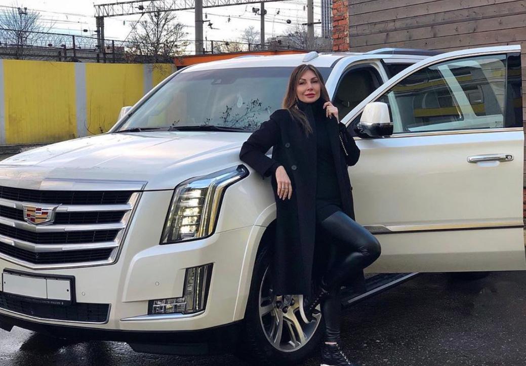 Алиса включи cadillac